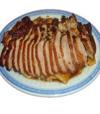 Pato com cogumelos chineses e bambu