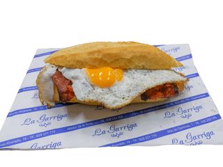 Bocadillo De Chistorra Con Huevo Frito