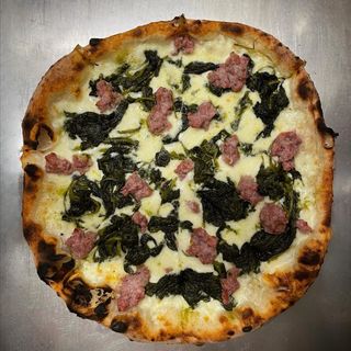 Salsiccia y grelos (friarielli)