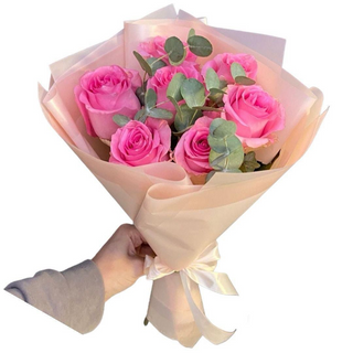 7 Trandafiri roz si eucalipt