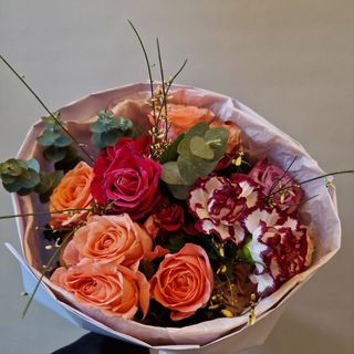 Buchet multicolor la alegerea floristului