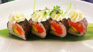 180. Futomaki salmone 4 pezzi