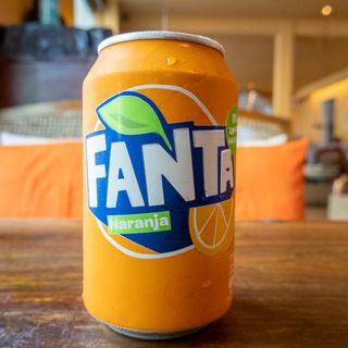 Fanta Naranja, lata 0.33l.