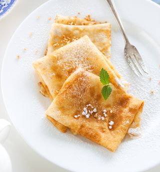 Clătite cu brânză dulce de vaci cu vanilie și stafide