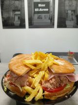 Campero De Atún con patatas fritas