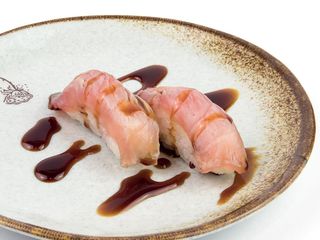 44. Nigiri maguro tataki 2 pezzi