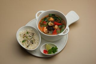 Суп Том Ям с креветками и семгой