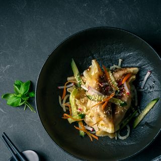 Корейско манду с барбекю сос и говеждо месо