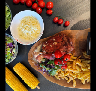 Ciolan de porc cu cartofi prajiti 850g