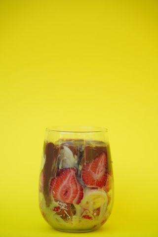 დუბაის ჭიქა მარწყვით და ბანანით -დიდი