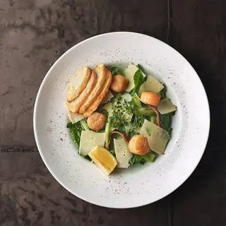 Scoici la gratar cu salata Romano