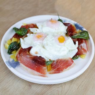 Huevos Rotos Con Jamón Ibérico