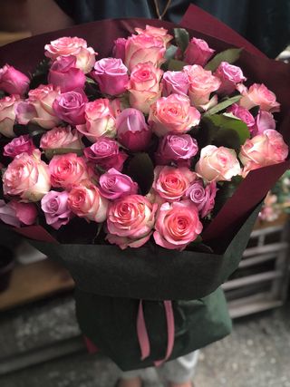 ვარდისფერი  ვარდის თაიგული