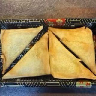 104A. Curry Samosa (4 Uds.)