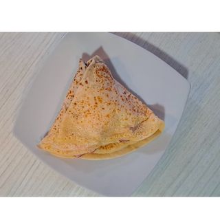 Palačinka sa kulenom, feta sirom i ruskom salatom