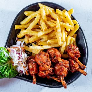 6 pieces of chicken lollipops & Chips