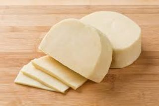 Provolone łagodne (cena za 200 gr 18,70 PLN)