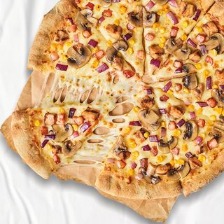 PIZZA CHICKEN MEETS BACON