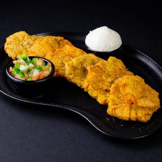 TOSTONES CON PICO DE GALLO Y NATA CRIOLLA ( 6 UND )