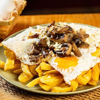 Con salteado de setas y queso de cabra a la plancha