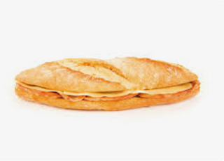 Bocadillo de lomo con queso