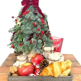 DESAYUNO NAVIDEÑO CON ALBOL DECORADO