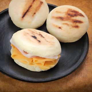 Arepa Jamón Y Queso