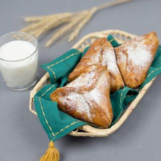 Пиріжок з вишнею (90г)