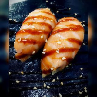 Nigiri De Salmón Flameado Teriyaki (2 Pzs.)