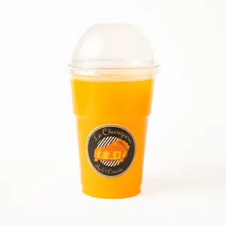 Zumo de naranja recién exprimido