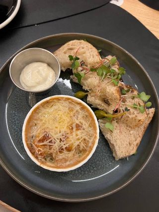 Вершкове соте із мідій та сиром дор блю