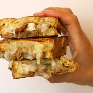 Tosta de Queijo, Mel e nozes