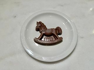 Коник шоколадний з карамеллю