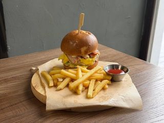 Бургер з куркою (300/100/30g)