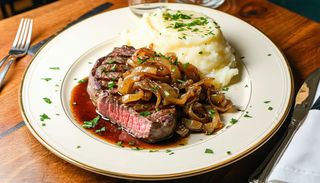 Rumsztyk wołowy z cebulą