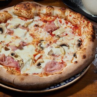 Pizza Prosciutto Funghi