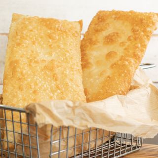 Pastel de Frango e Cheddar