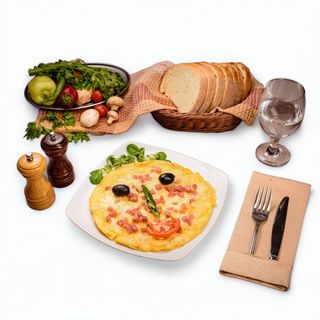 Omletă cu șuncă și cașcaval