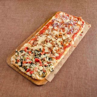 Pizza con gusti in pala speciale