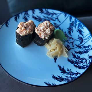 Гункан з креветкою