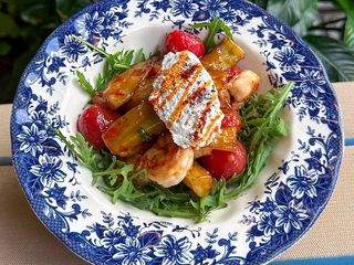 Теплий салат з креветками (280г)