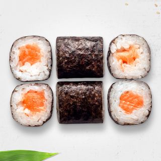 Макі рол з лососем