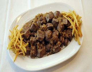 Hígado Encebollado Con Patatas Fritas