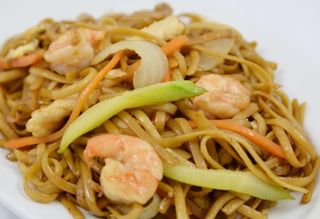 Tallarines Fritos Con Verduras Y Gambas