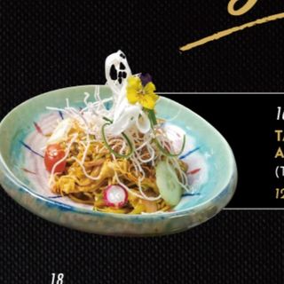 Tallarines con curry amarillo thai