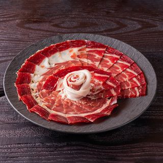 Ración de jamón Bernardo a cuchillo.