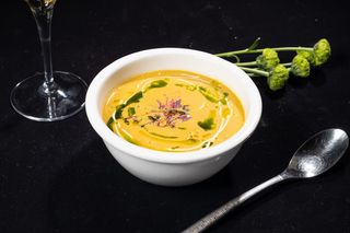 Supă cremă de legume cu brânzeturi condimentate