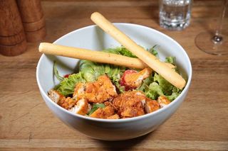 Salata cu pui si quinoa
