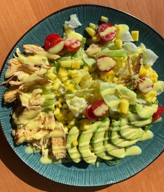 Салат Манго з куркою (300г)