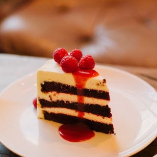 Tarta red velvet (porción)